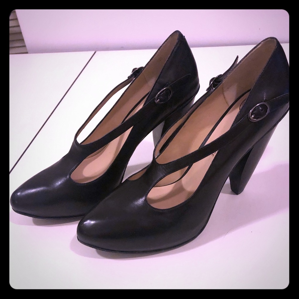 “Alma” Baby Calf Leather Pumps